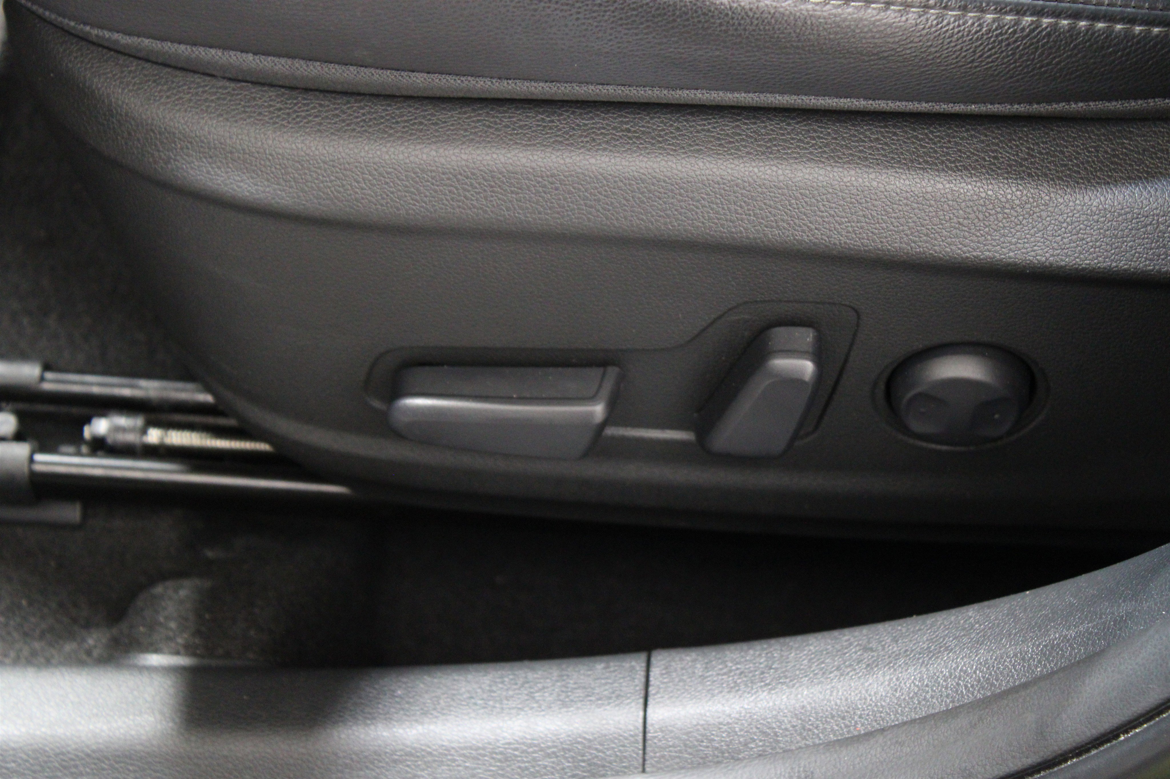 Used 2022 Hyundai Kona Limited image 8