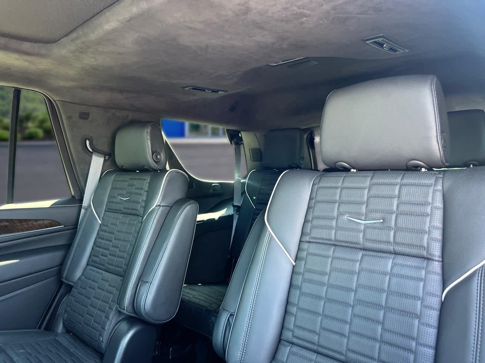 Used 2024 Cadillac Escalade Sport Platinum w/ LPO, ONYX Package AWD/4WD image 27