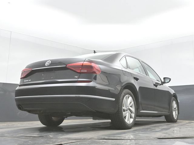 Used 2018 Volkswagen Passat 2.0T SE FWD image 31
