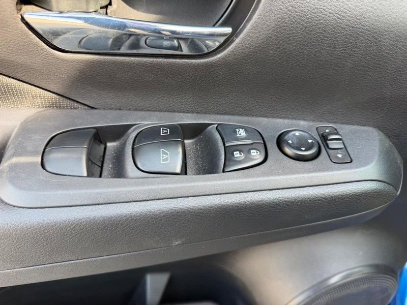 Used 2023 Nissan Kicks SV image 15