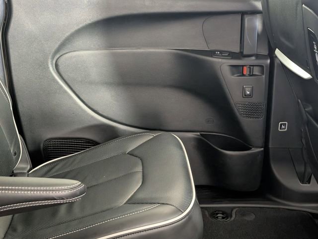 Certified 2024 Chrysler Pacifica Limited w/ Uconnect Theater Family Group image 34