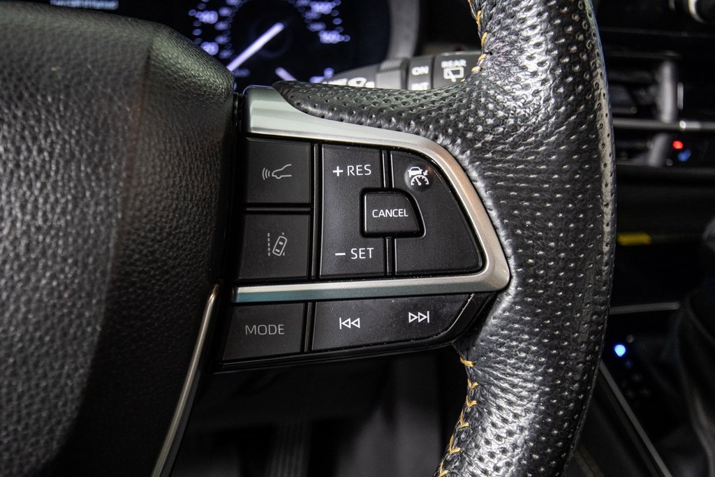 Used 2024 Toyota Sienna XLE Woodland Edition image 21