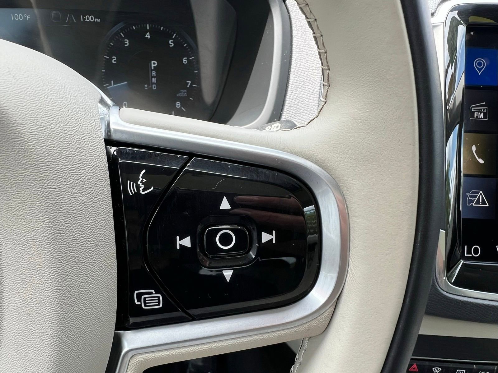 Used 2020 Volvo XC90 T5 Momentum w/ Protection Package Premier FWD image 33