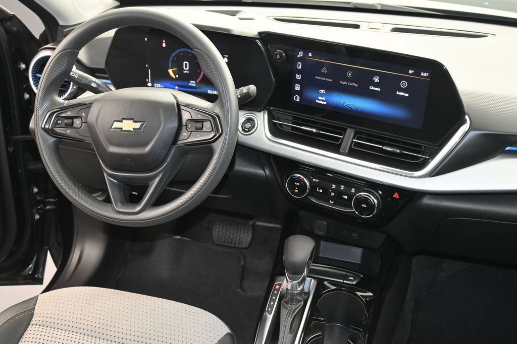Used 2024 Chevrolet Trax LT FWD image 14