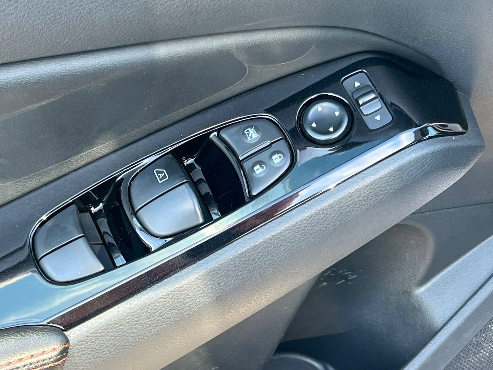 Used 2024 Nissan Altima 2.5 SR FWD image 18