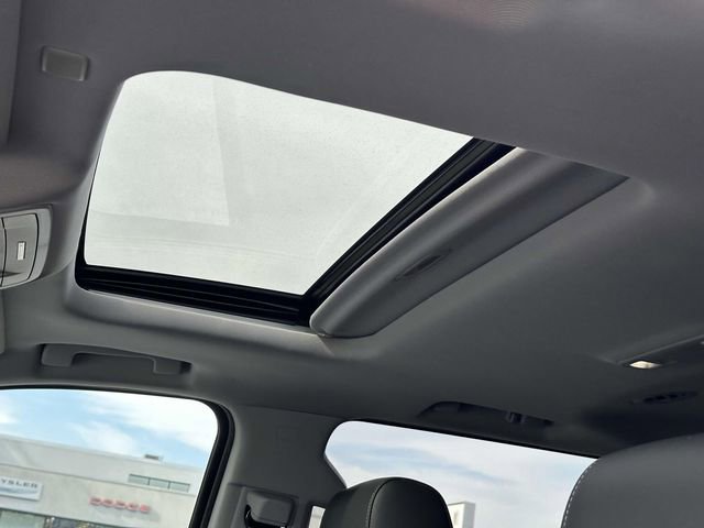 Used 2020 Chevrolet Suburban Premier image 11