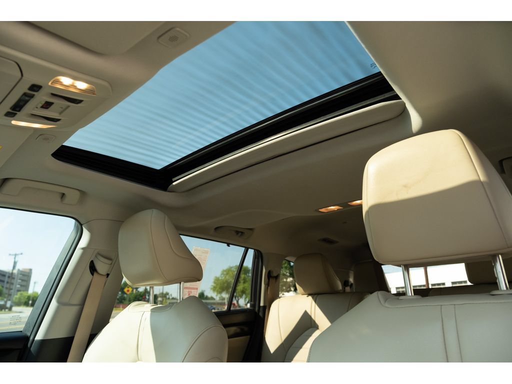 Used 2025 Toyota Highlander XLE FWD image 16
