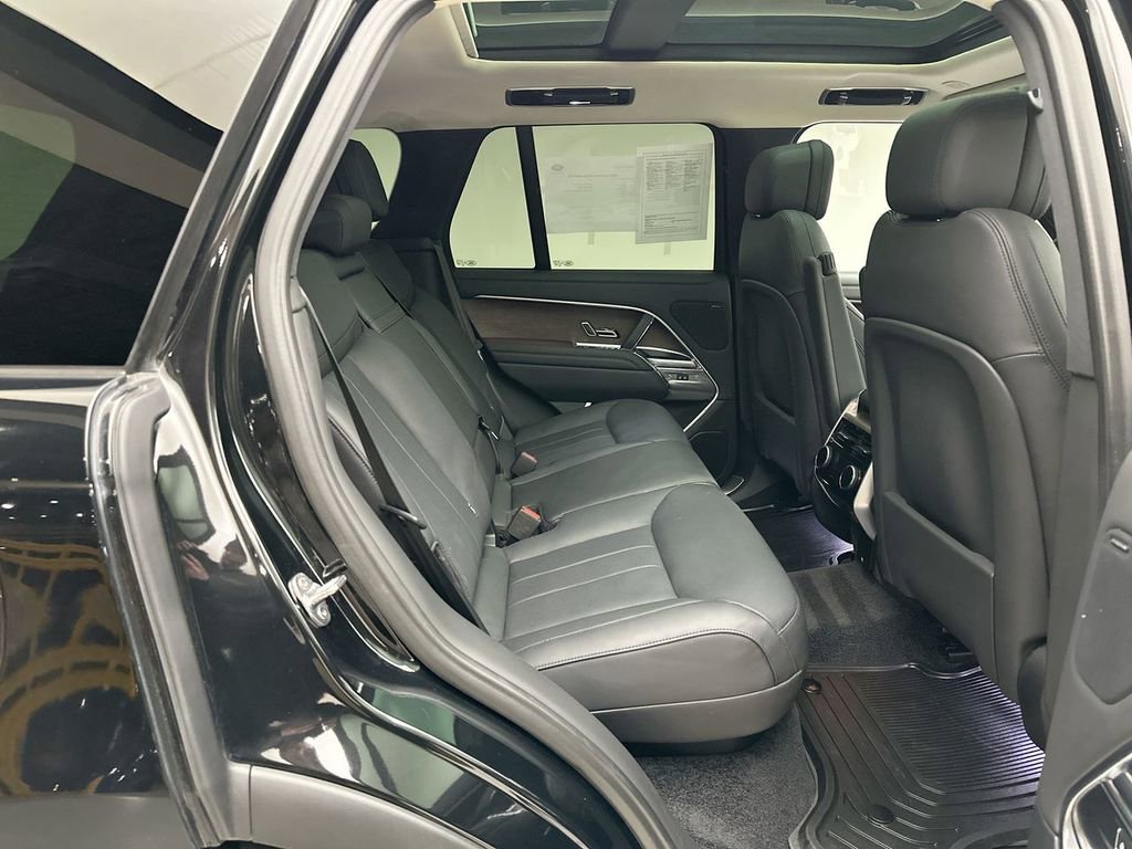 Certified 2023 Land Rover Range Rover SE image 19