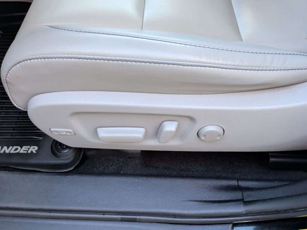 Used 2019 Toyota Highlander XLE image 14