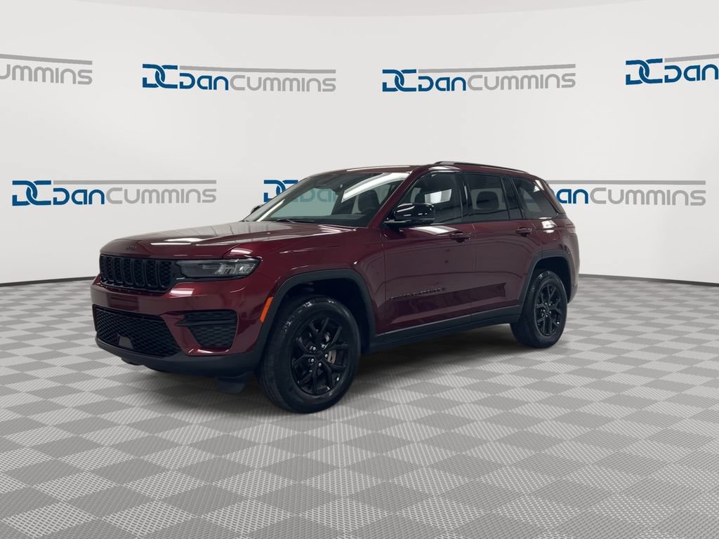 Used 2025 Jeep Grand Cherokee Altitude AWD/4WD image 4