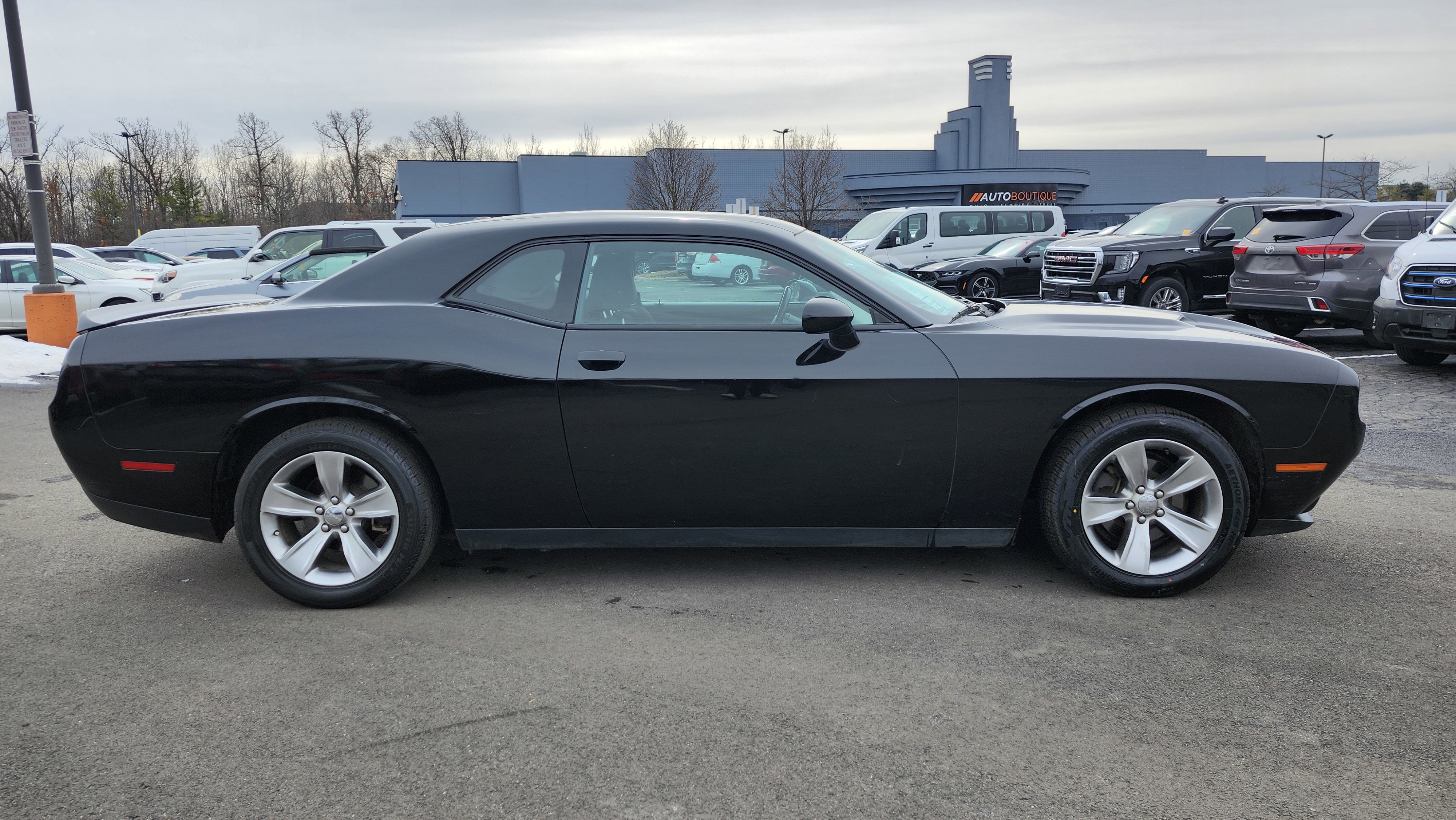 Used 2020 Dodge Challenger SXT image 17