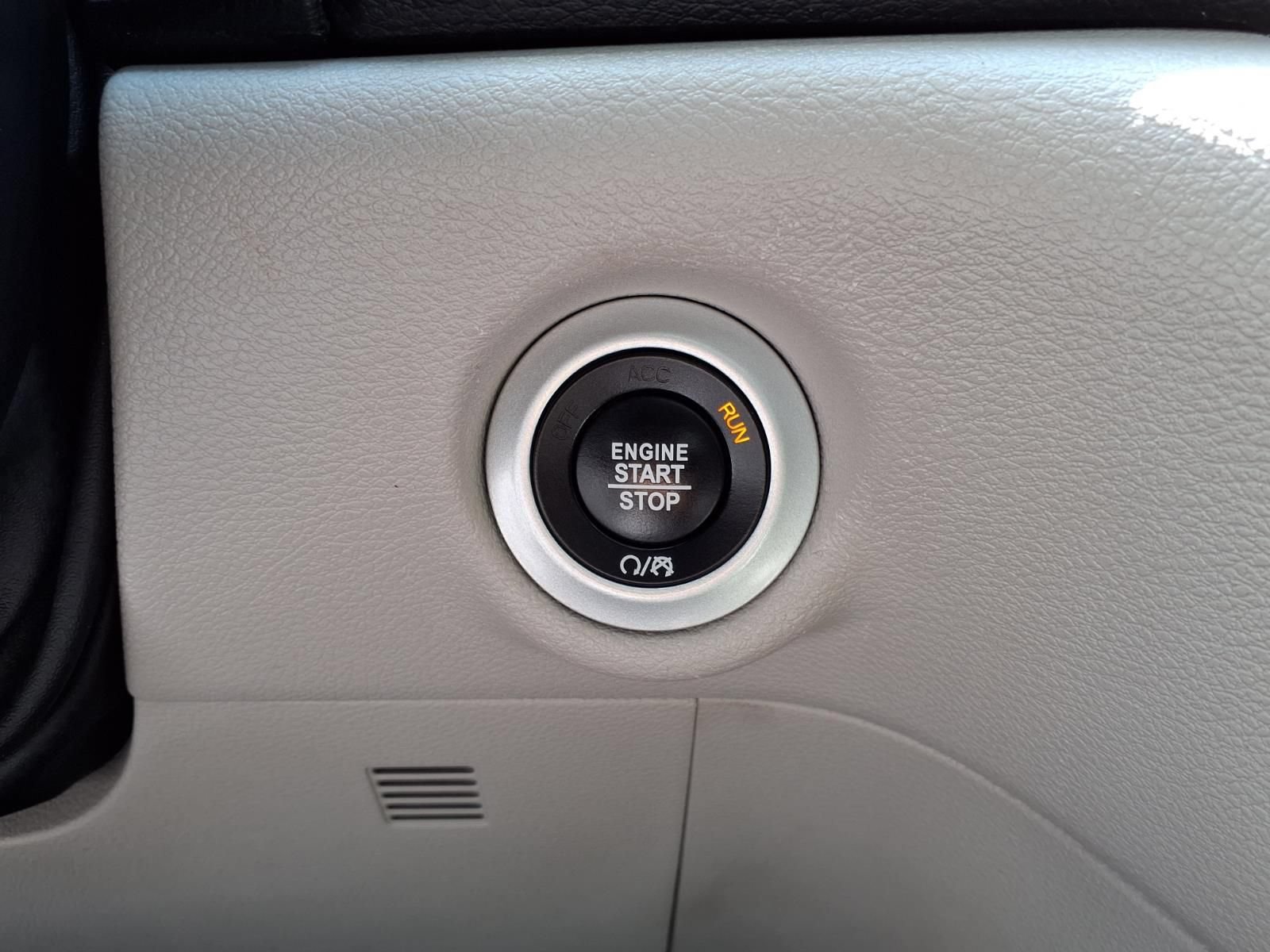 Used 2024 Chrysler Pacifica Touring-L FWD image 11