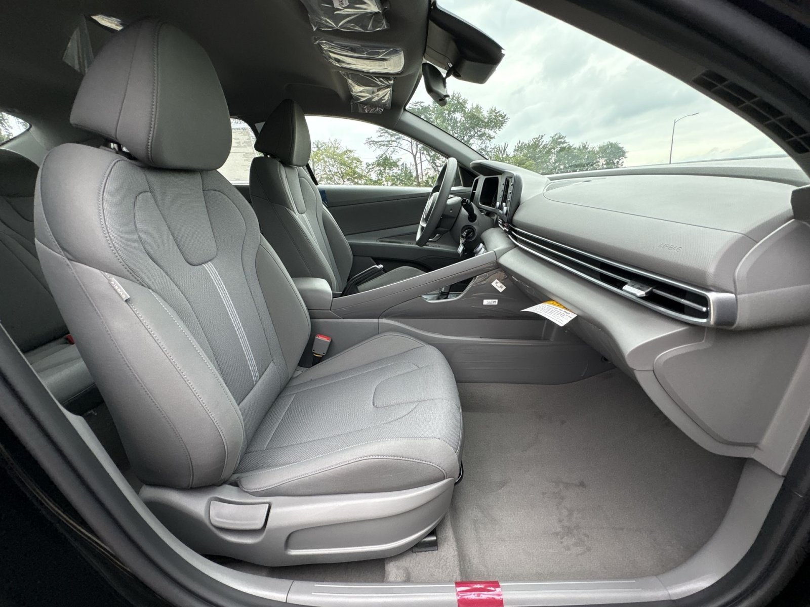 New 2026 Hyundai Elantra SE FWD image 28