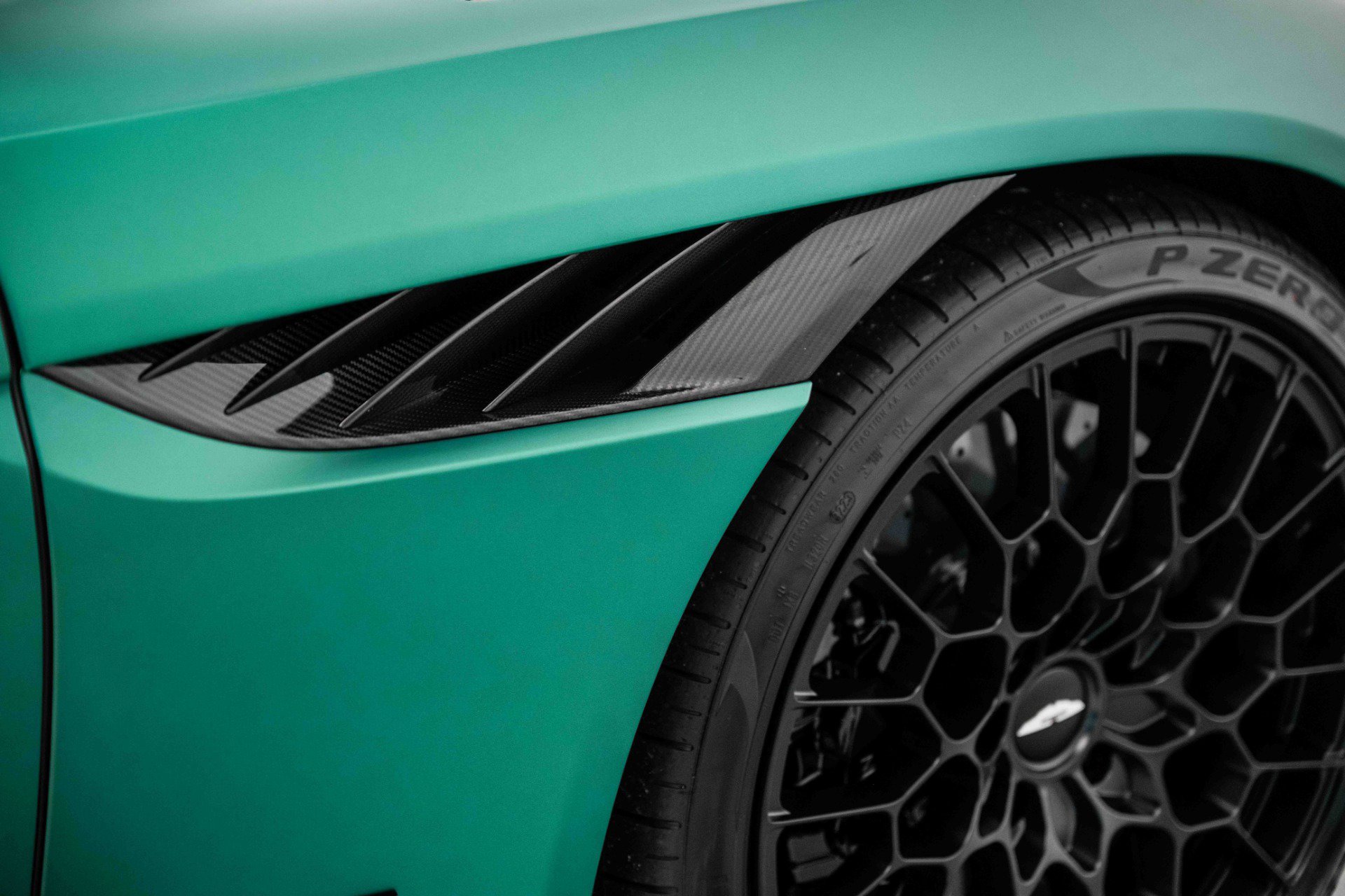 Used 2023 Aston Martin DBS Coupe RWD image 9