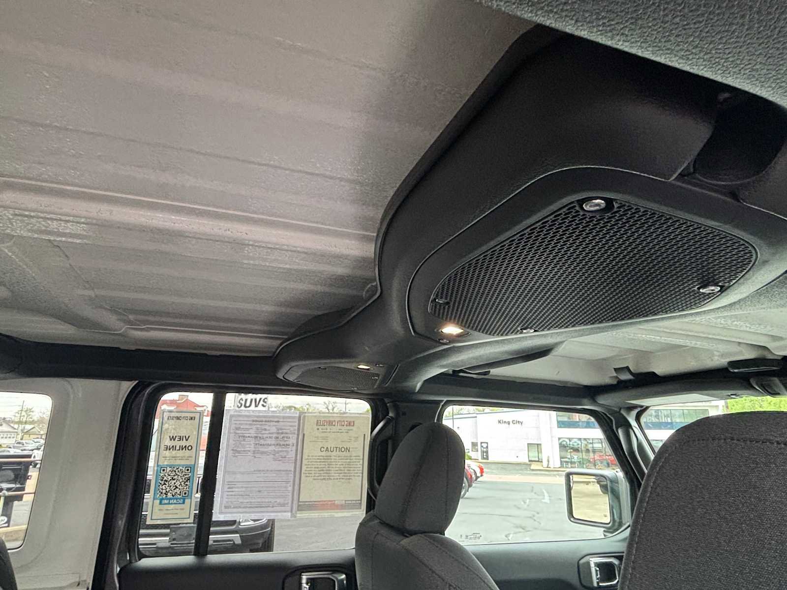 Used 2025 Jeep Wrangler Sahara image 14