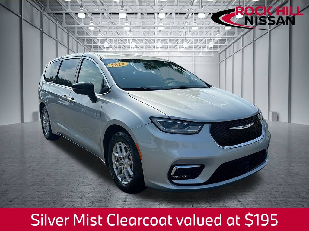 Used 2024 Chrysler Pacifica Touring-L FWD image 1