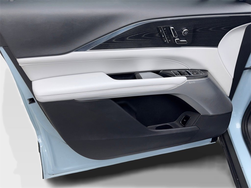 Used 2024 Cadillac Lyriq Luxury image 31