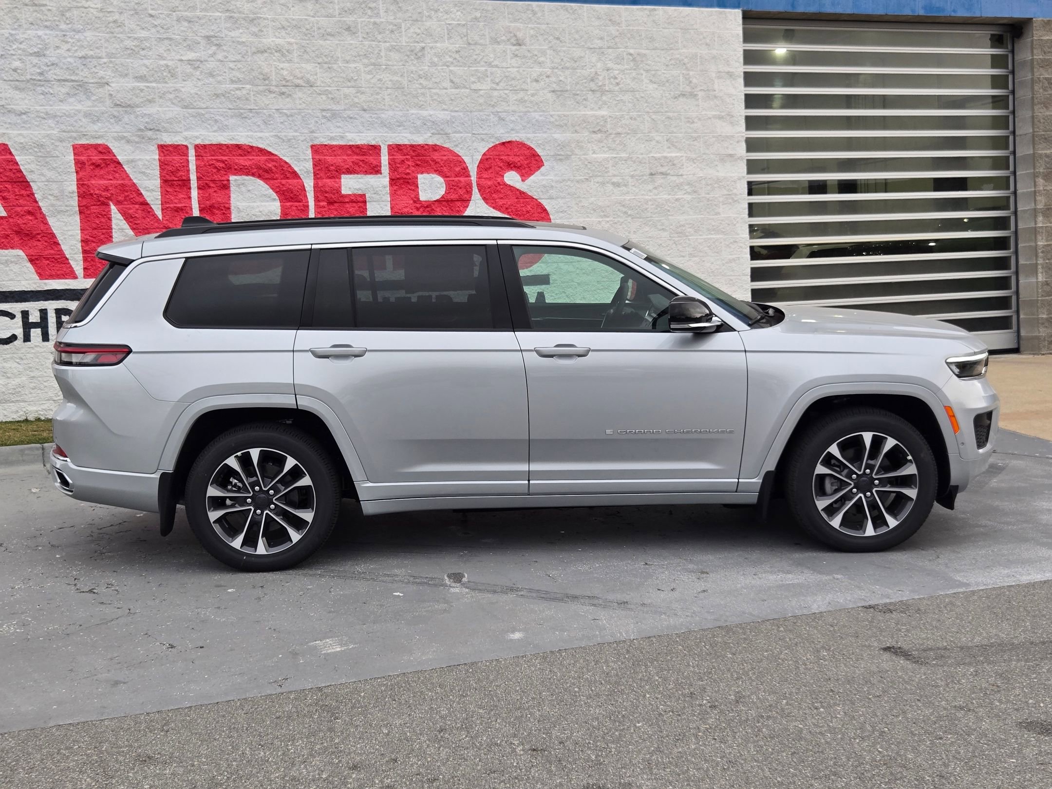 New 2025 Jeep Grand Cherokee L Overland image 8