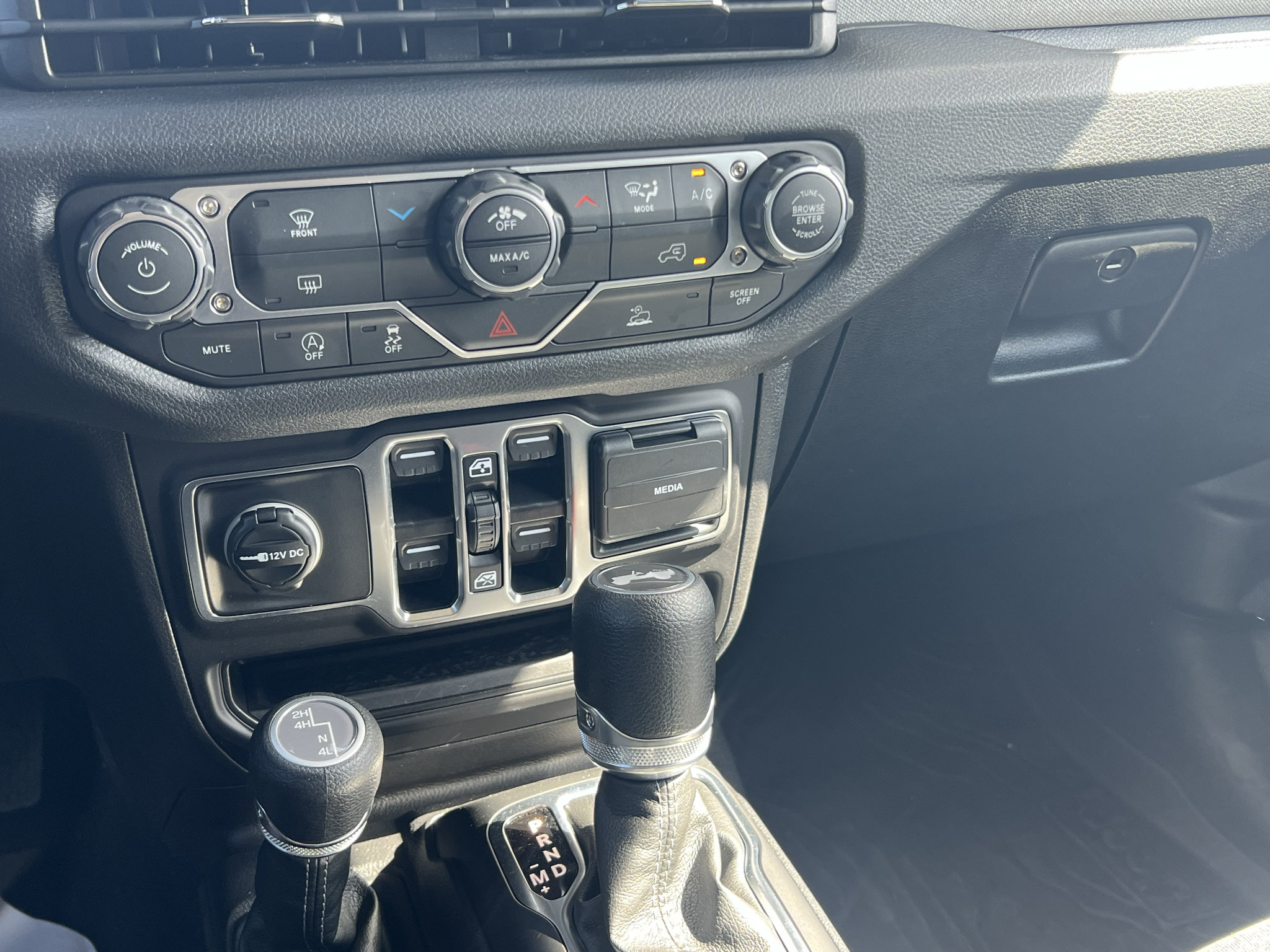 Used 2025 Jeep Wrangler Unlimited Sport AWD/4WD image 27