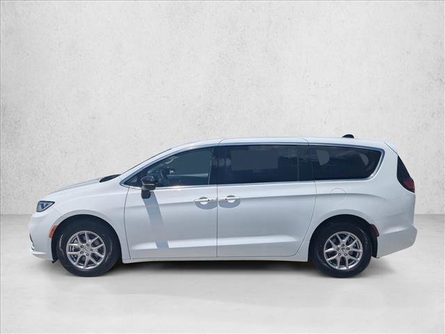 Used 2024 Chrysler Pacifica Touring-L FWD image 9