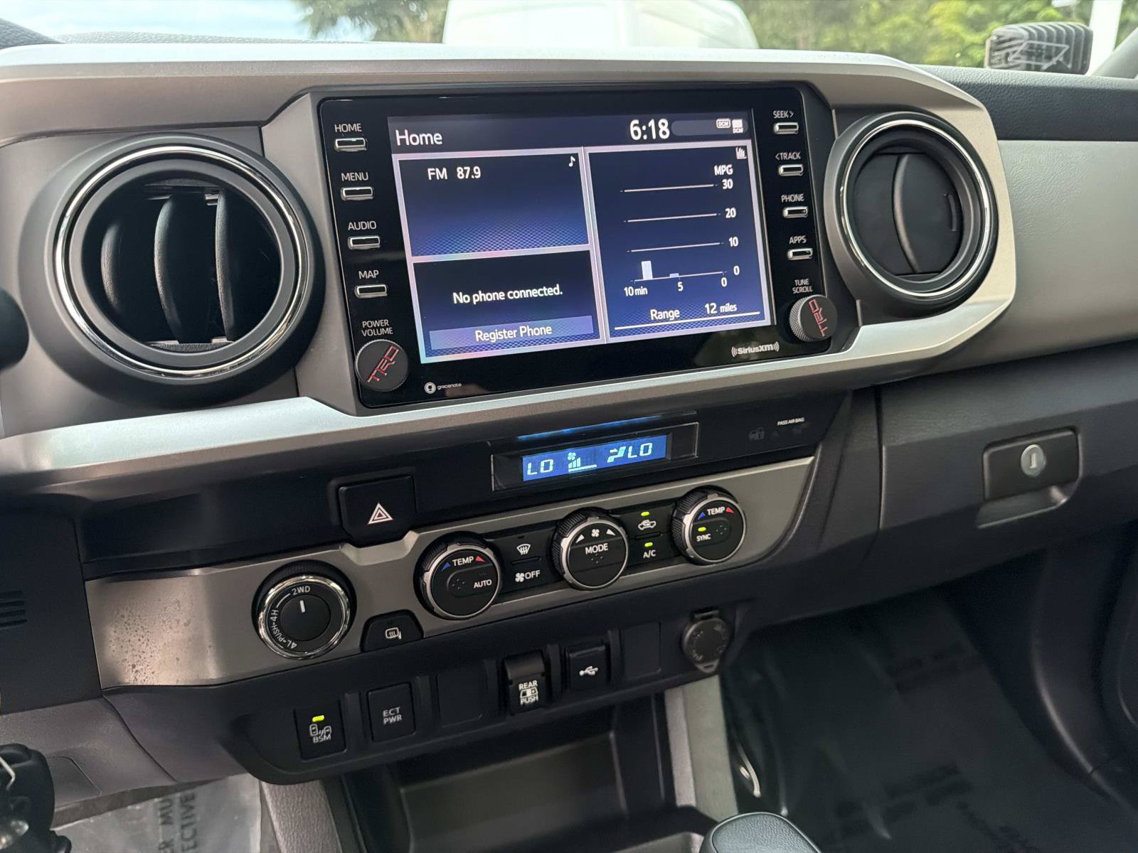 Used 2022 Toyota Tacoma SR5 w/ Technology Package AWD/4WD image 19