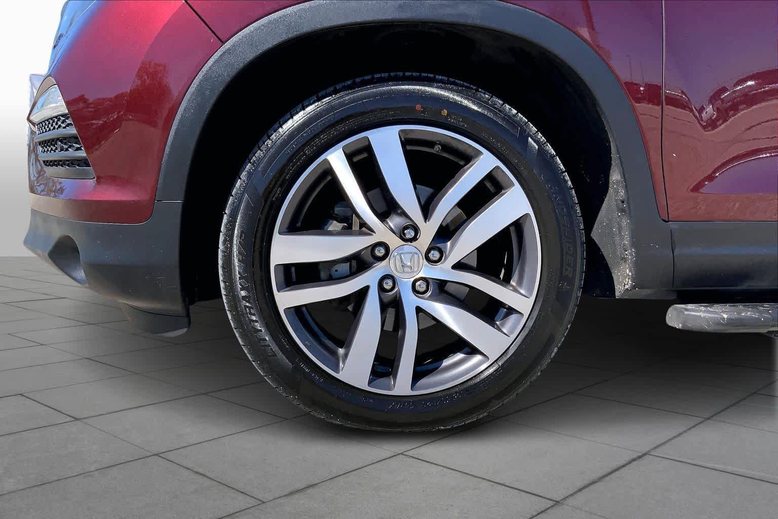 Used 2018 Honda Pilot Touring image 11