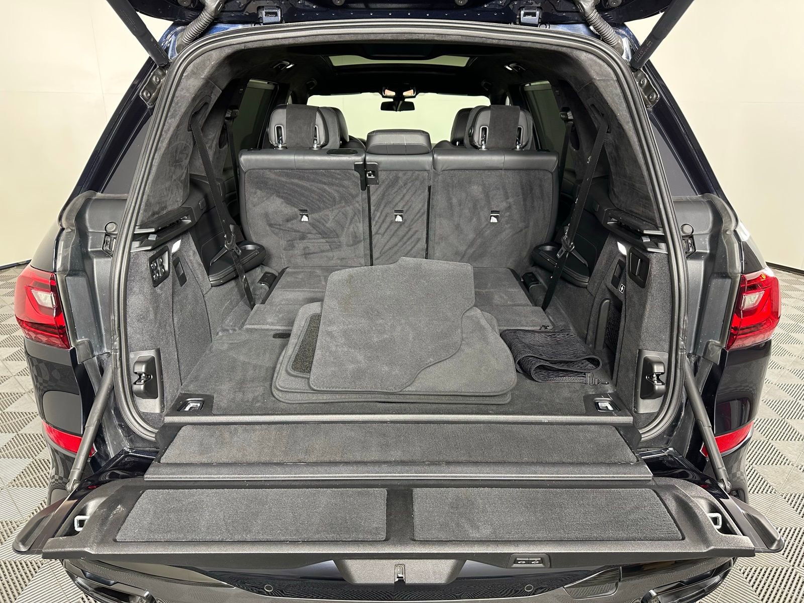 Used 2020 BMW X7 xDrive40i w/ M Sport Package image 32