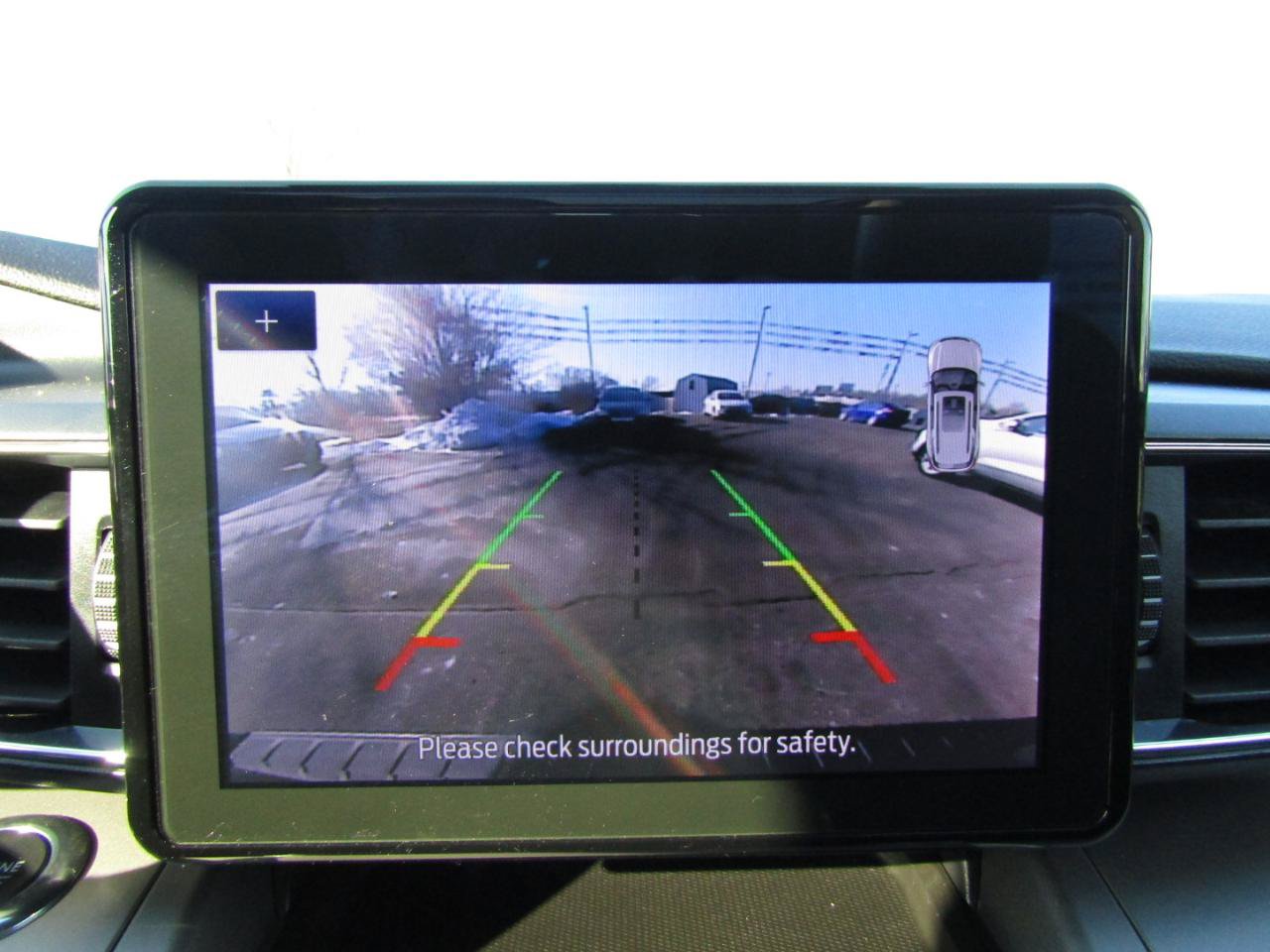 Used 2022 Ford Explorer XLT w/ Equipment Group 202A AWD/4WD image 15