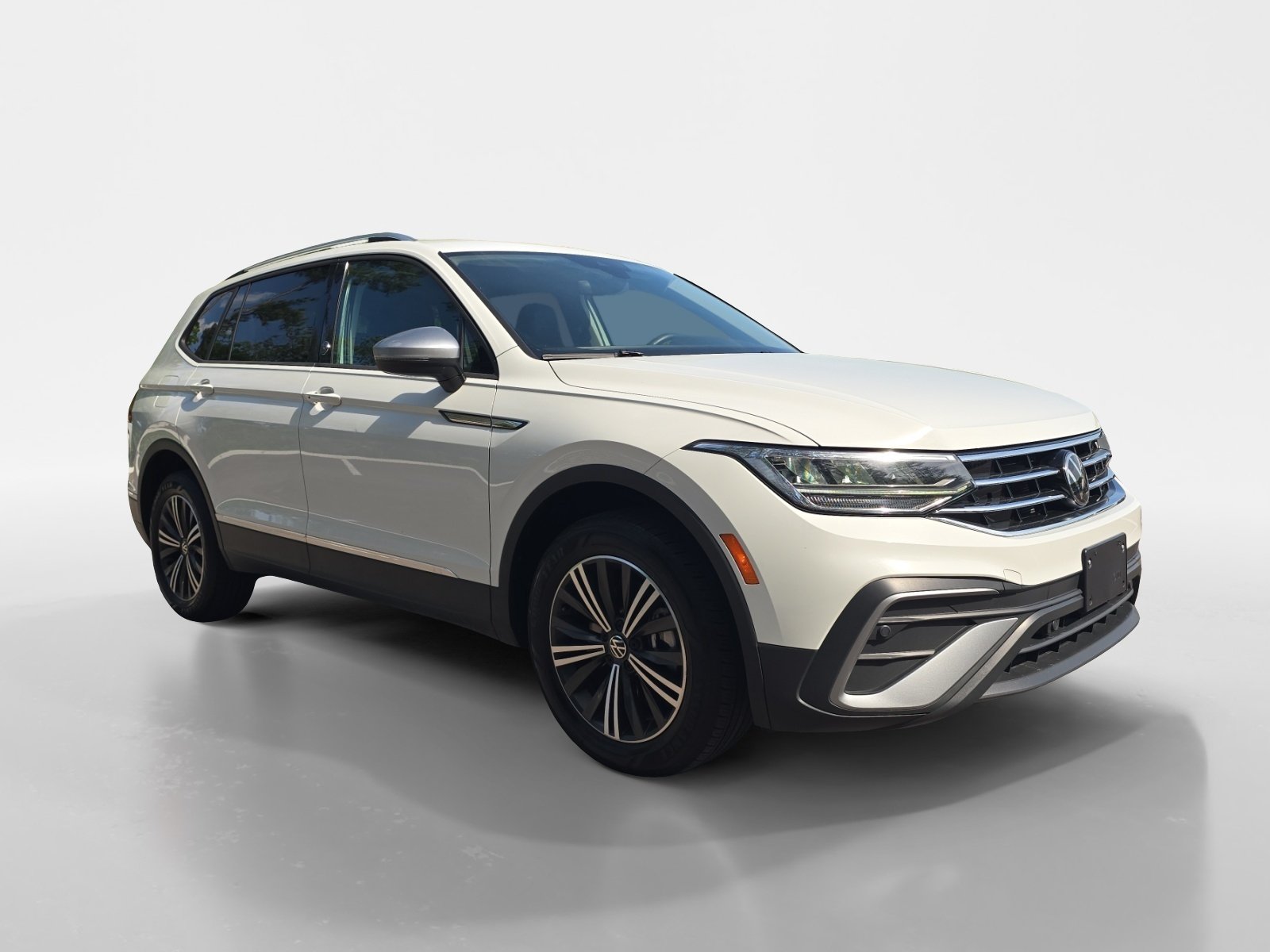 Used 2024 Volkswagen Tiguan Wolfsburg Edition AWD/4WD image 8