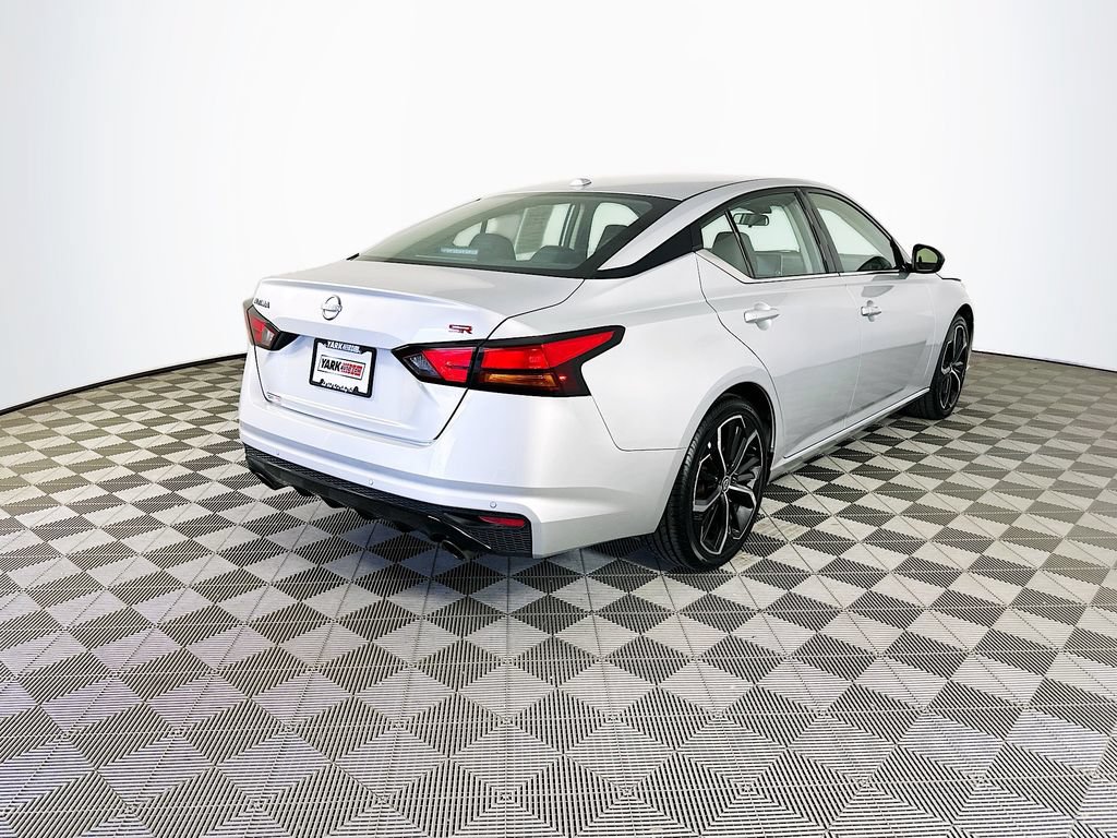 Used 2024 Nissan Altima 2.5 SR FWD image 10