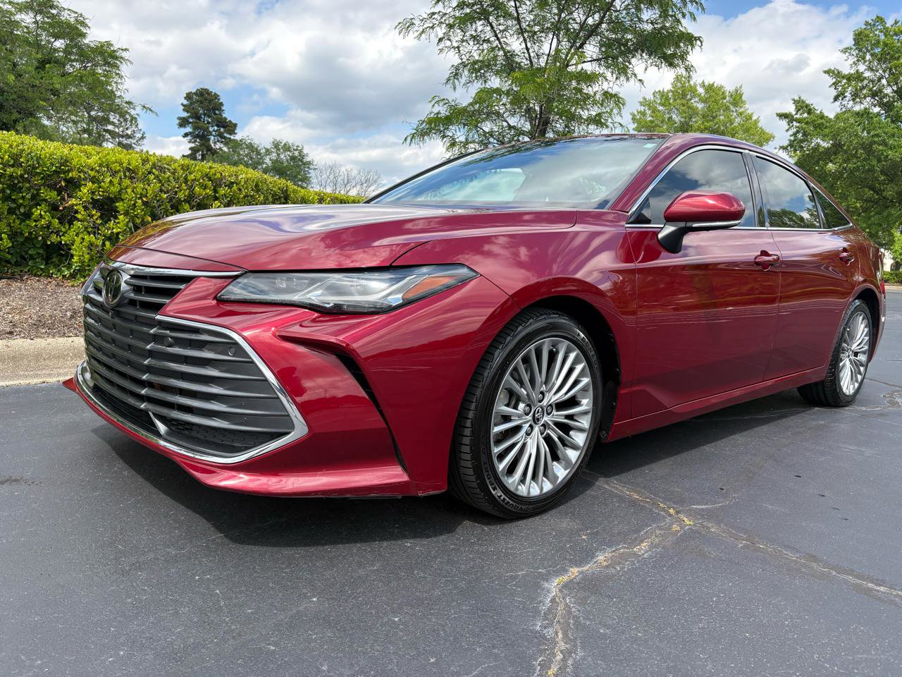 Used 2019 Toyota Avalon Limited w/ Advanced Safety Package FWD image 3