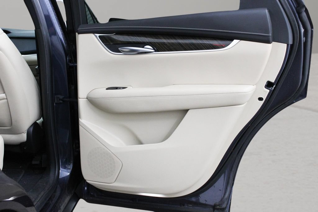 Used 2019 Cadillac XT5 FWD image 29