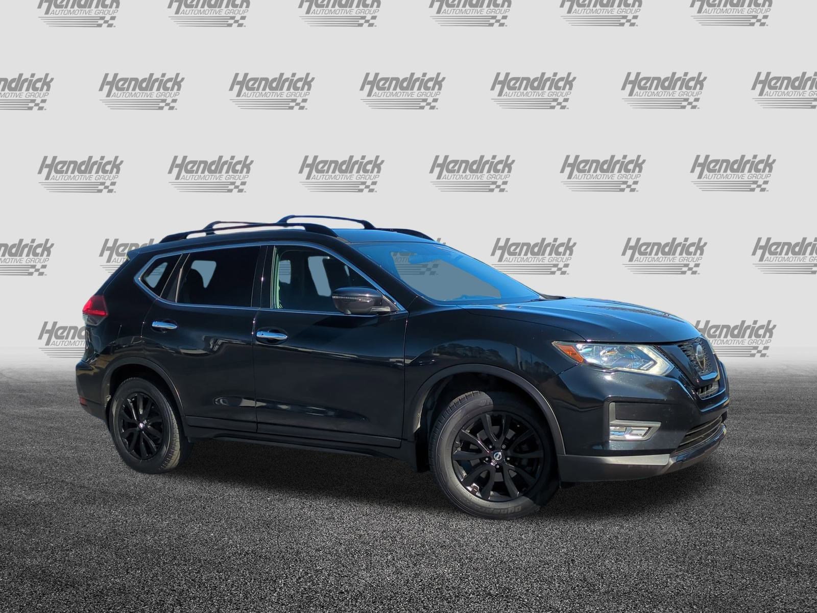 Used 2018 Nissan Rogue SV w/ Premium Package image 2