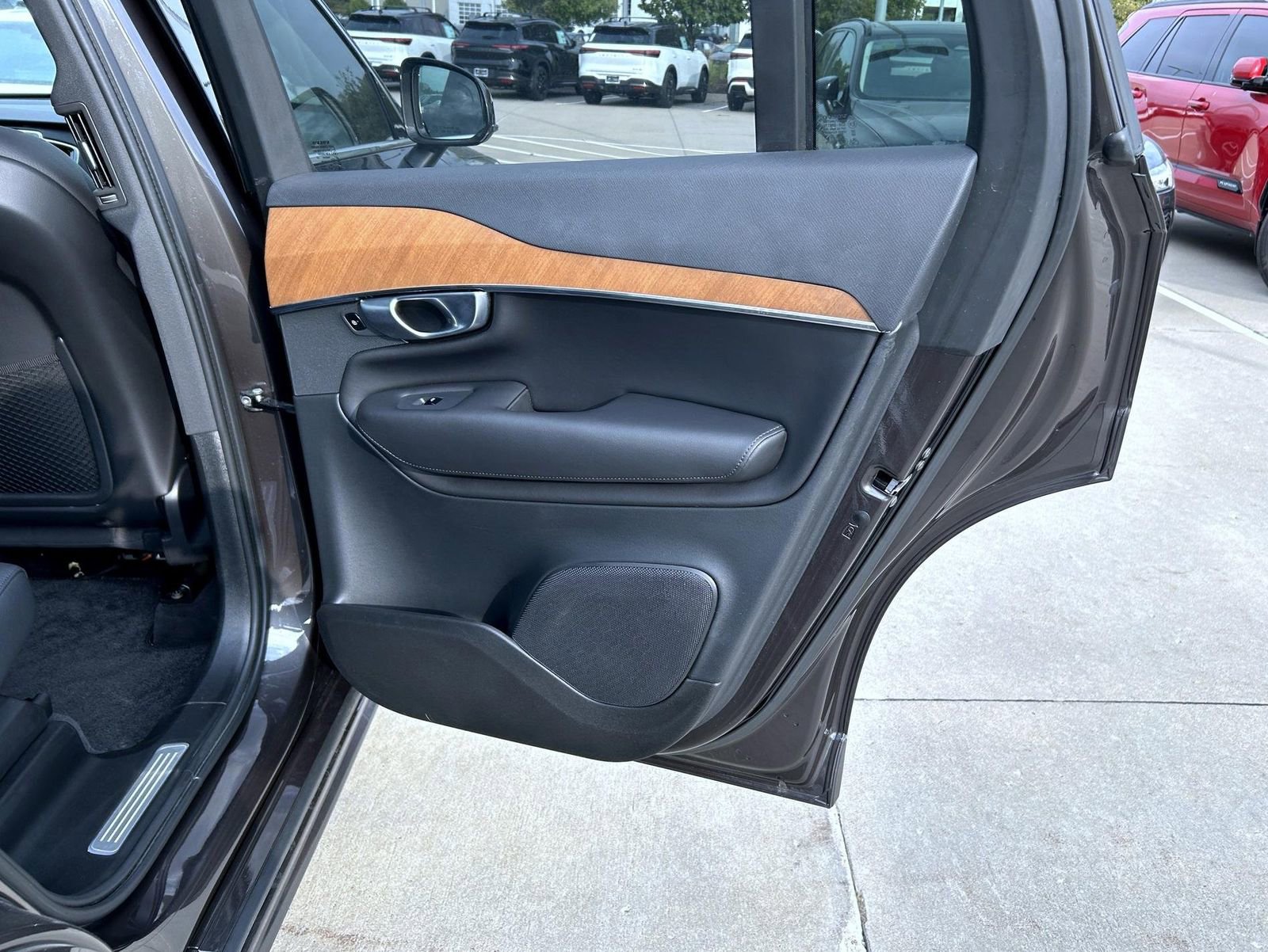 Used 2024 Volvo XC90 B6 Plus image 17