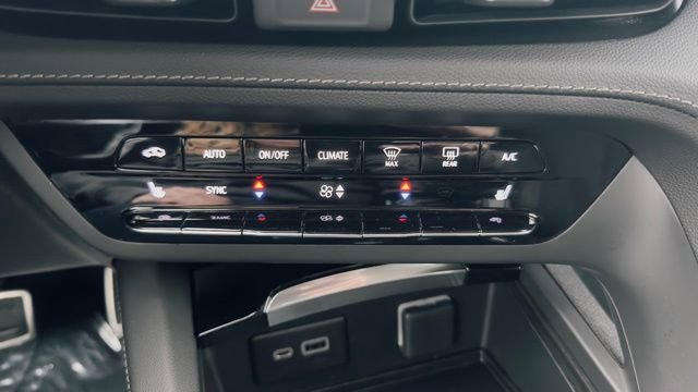 Used 2023 Buick Envision Preferred w/ Sport Touring Package image 27