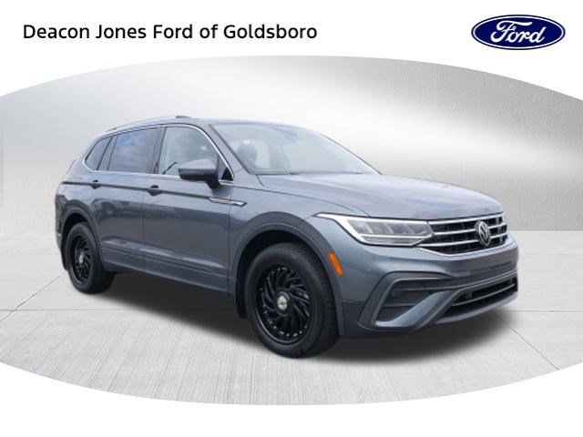 Used 2023 Volkswagen Tiguan SE w/ Panoramic Sunroof Package