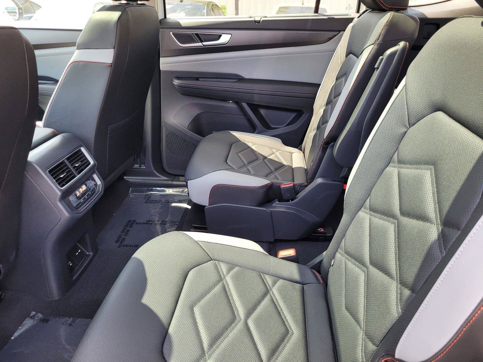 New 2026 Volkswagen Atlas Peak Edition AWD/4WD image 12