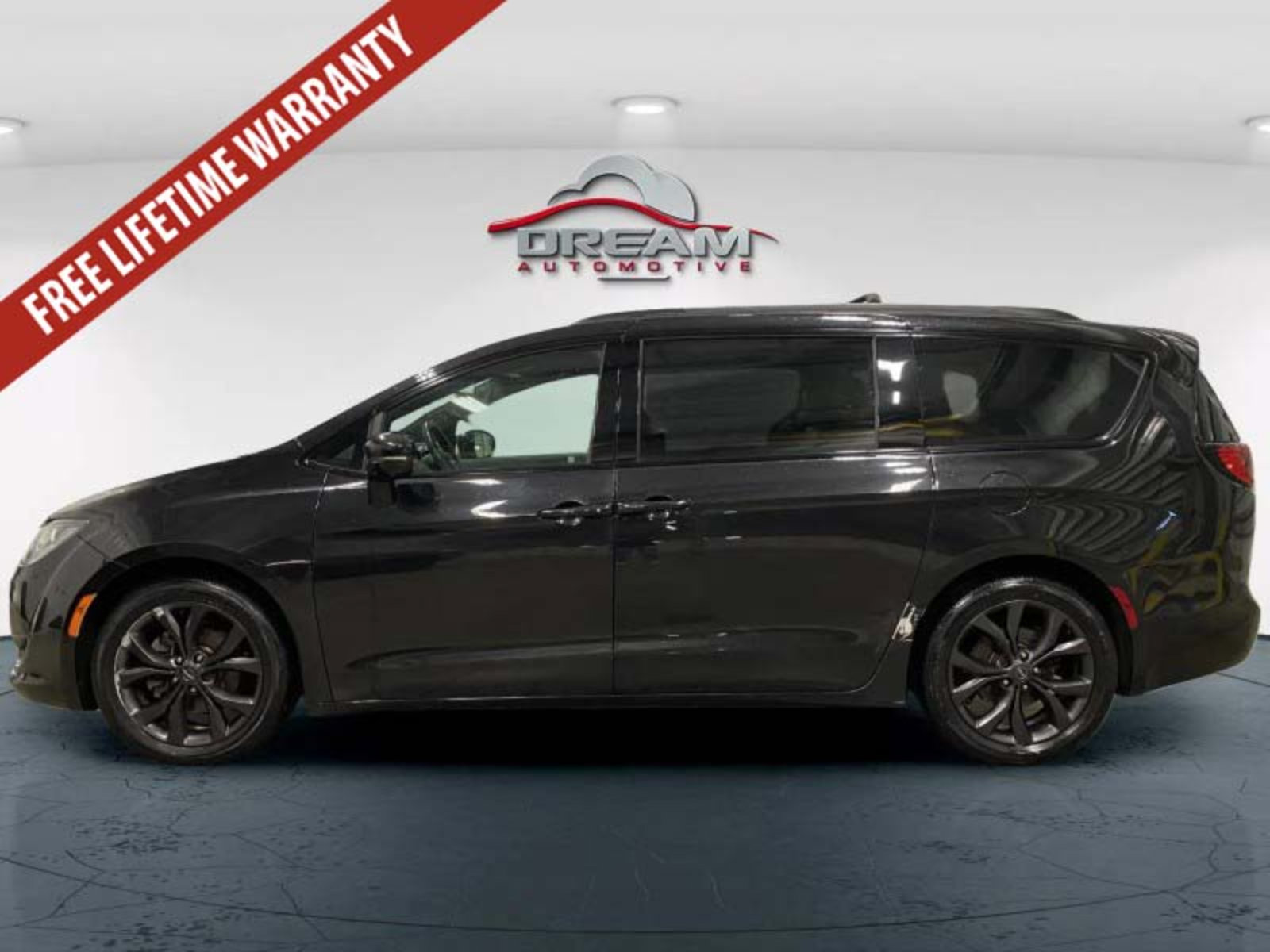 Used 2020 Chrysler Pacifica Limited w/ Advanced Safetytec Group FWD image 23