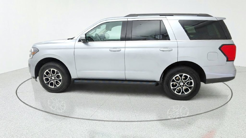 Used 2024 Ford Expedition XLT RWD image 4