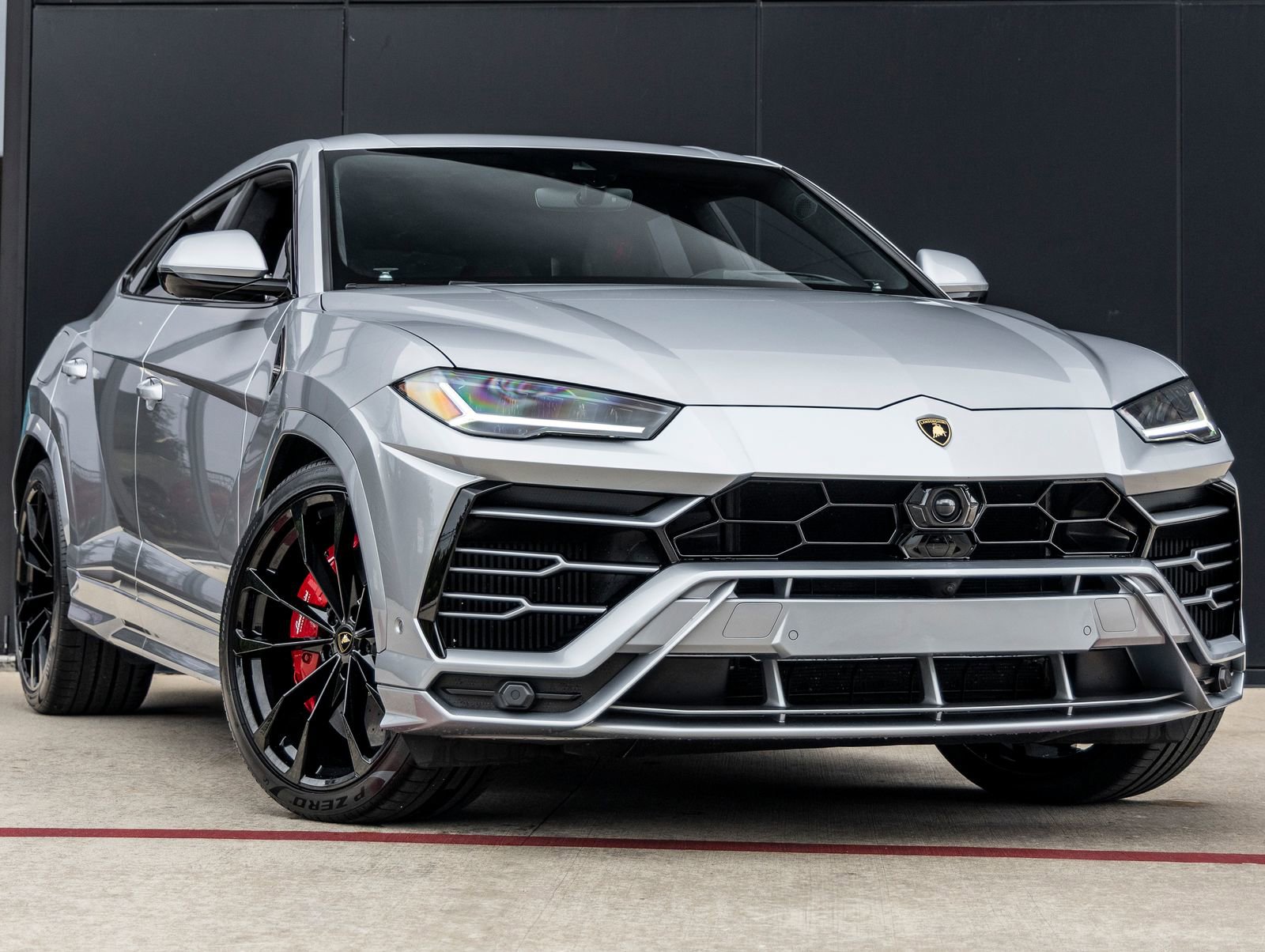 Used 2020 Lamborghini Urus image 2