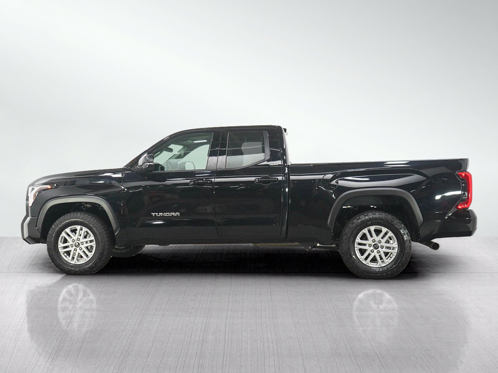 Used 2024 Toyota Tundra SR5 w/ SR5 Premium Package AWD/4WD image 2