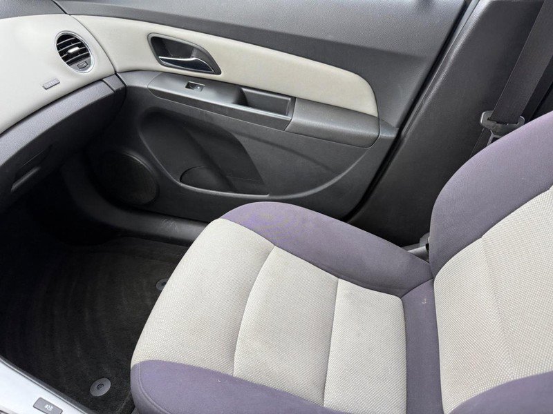 Used 2013 Chevrolet Cruze LS image 16