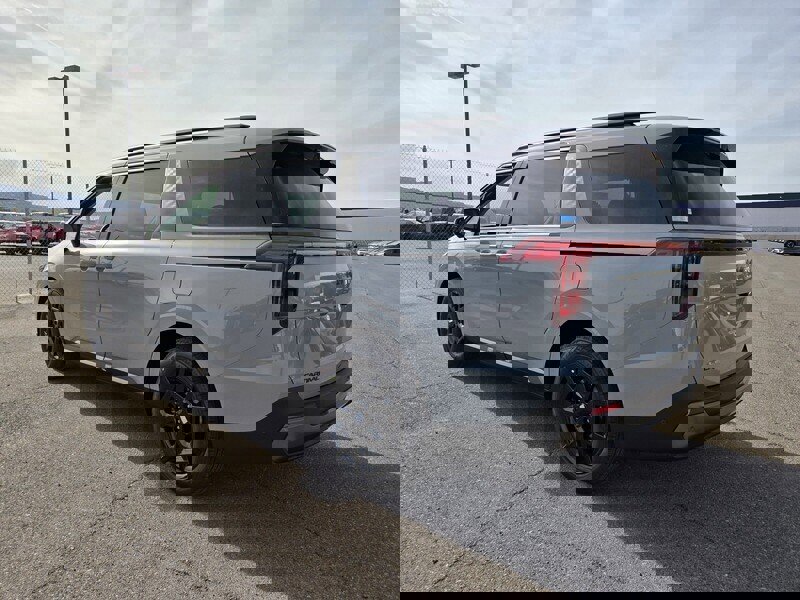 New 2026 Kia Carnival SX w/ SX Dark Edition Package image 4