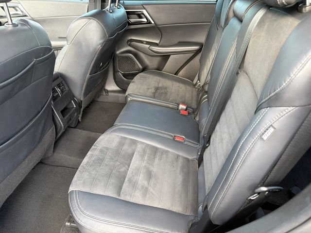 Used 2023 Mitsubishi Outlander SE FWD image 16
