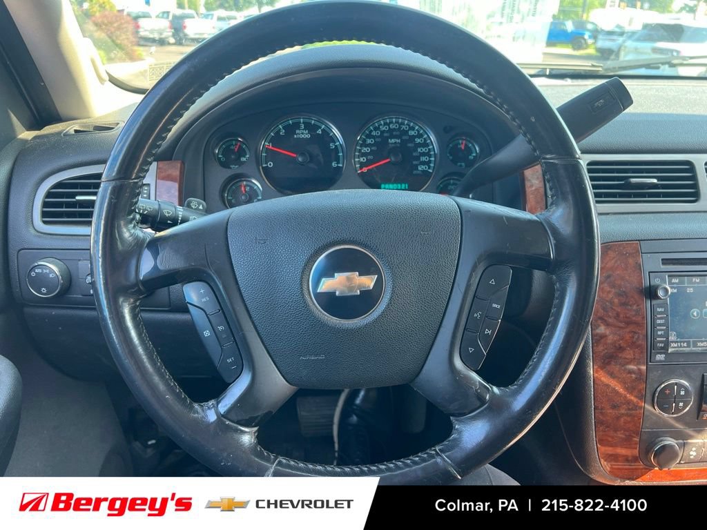 Used 2008 Chevrolet Suburban LTZ w/ LTZ Preferred Equipment Group AWD/4WD image 14