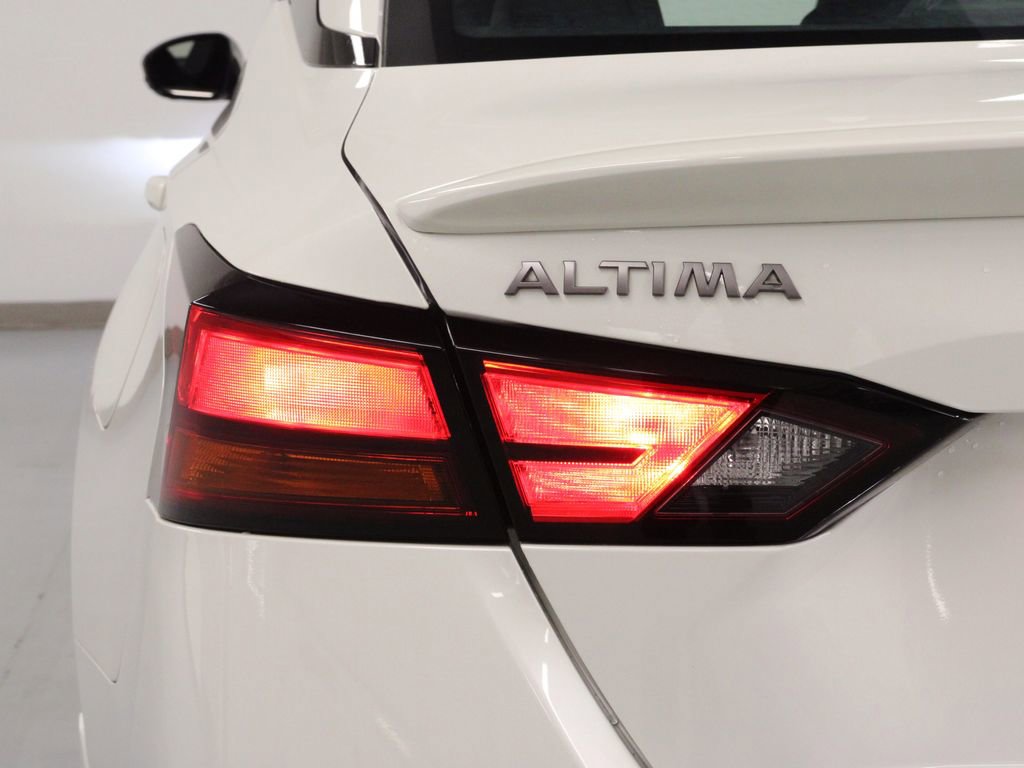 Used 2023 Nissan Altima 2.0 SR image 11