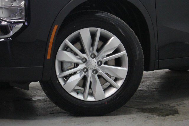 New 2026 Mitsubishi Outlander ES FWD image 3