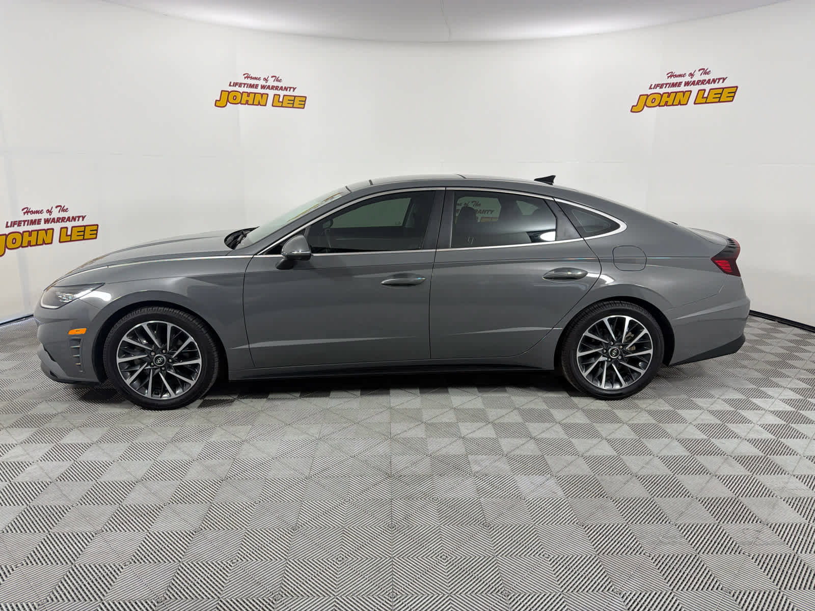 Used 2022 Hyundai Sonata Limited w/ Preferred Accessory Package FWD image 2