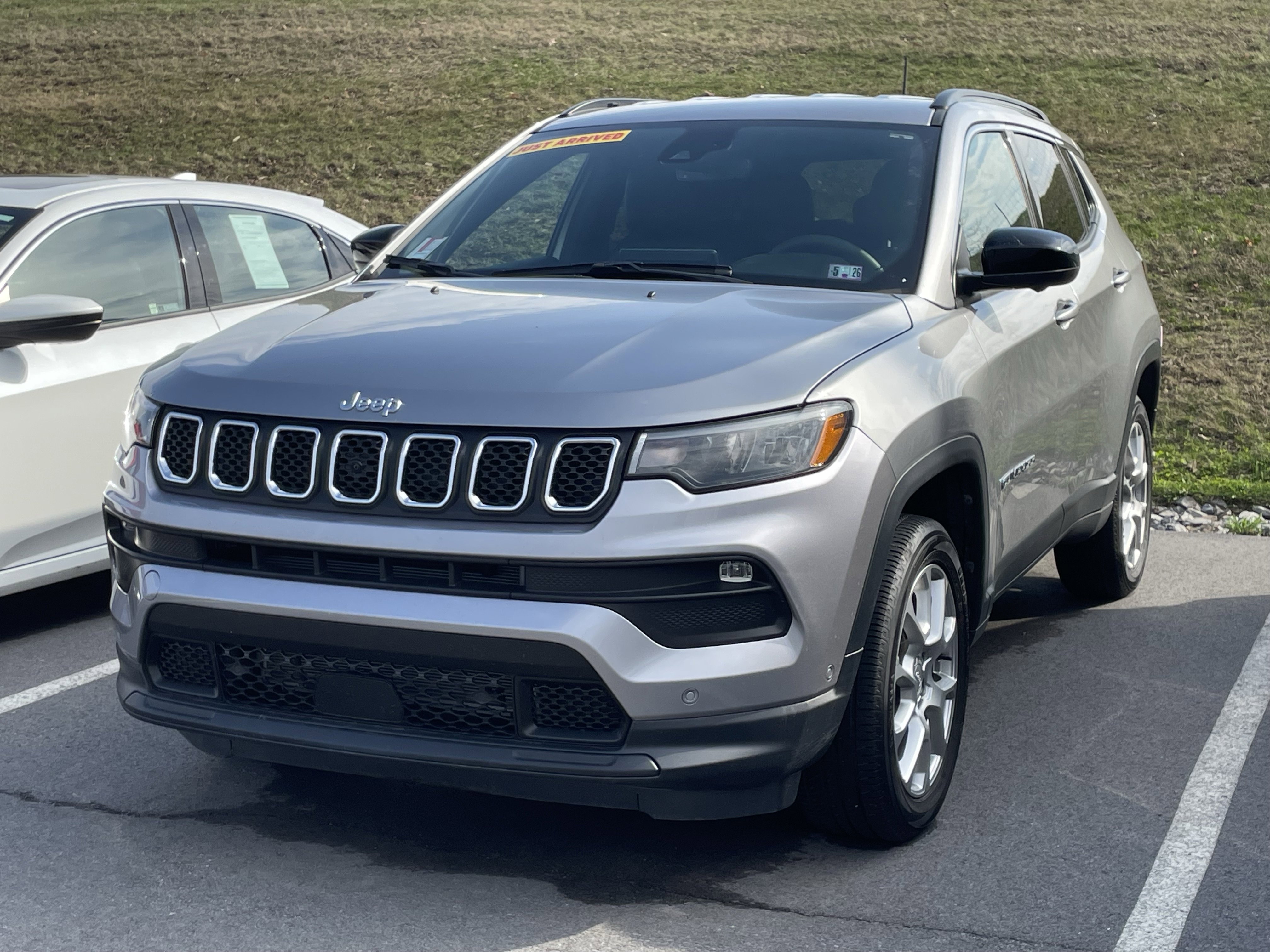 Used 2023 Jeep Compass Latitude image 9