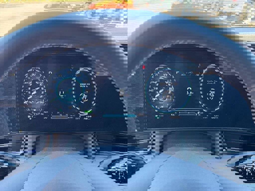 Used 2025 Hyundai Elantra Limited image 23